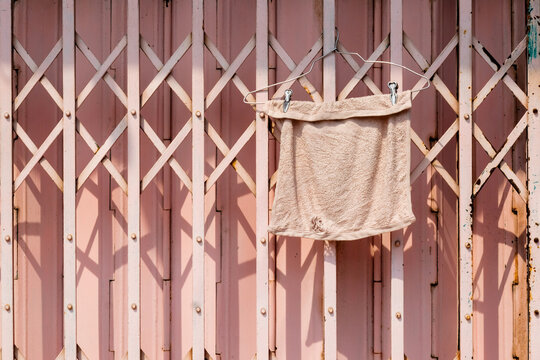 Cloth Drying on Metal Gate