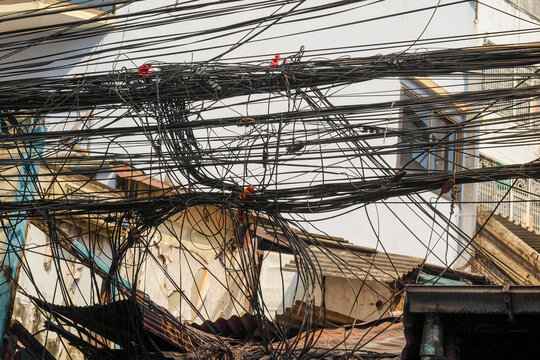 Web of Wires: Electrical Maze