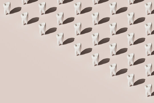 3D render of molar teeth arranged in a stepped pattern