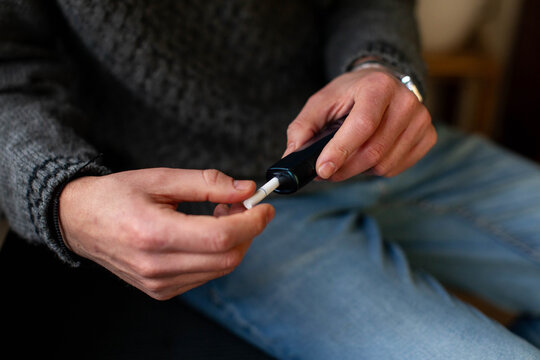Man replacing cigarette in electronic smoking device