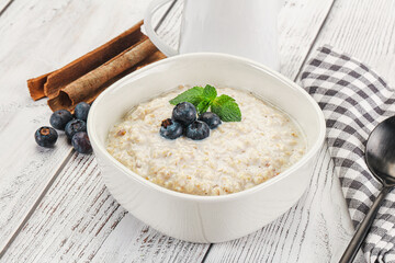 Oats porridge with blueberry