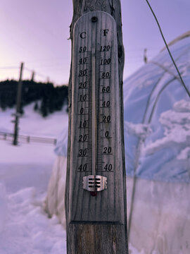 Thermometer in freezing air showing -22&deg;C.