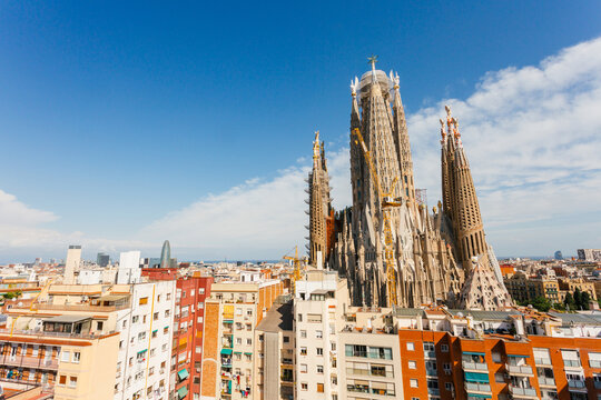 Sagrada Familia daytime