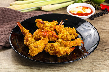 Golden deep prawn tempura wuth sauce