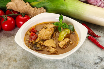Thai curry with chicken and basil
