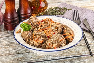 Chicken liver with cream and carrot