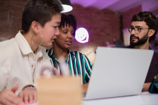 Coworkers having a business meeting using laptop in the office - Powered by Adobe