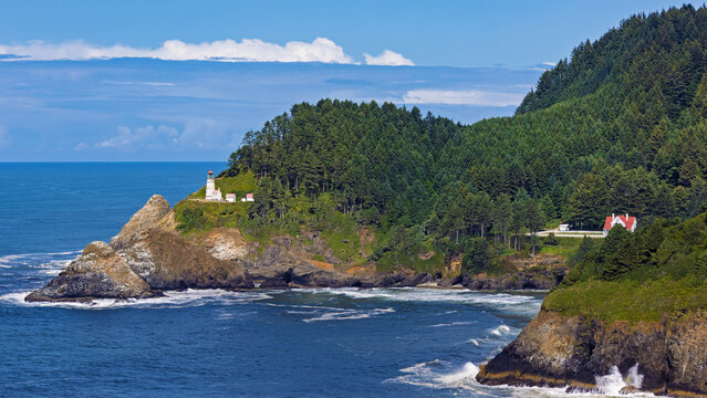 [8K]  Large resolution photograph of Heceta Head Lighthouse, Oregon Coast