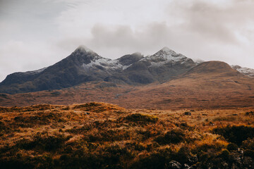 The Isle of Skye’s autumn landscapes blend golden moors, misty peaks, and rugged coastlines. A land of dramatic beauty, where nature’s wild spirit thrives.
