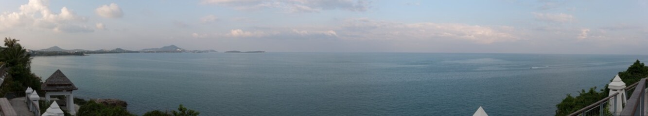 Fototapeta premium Thailand landscape with sea on a cloudy spring day