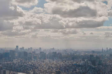 Fototapeta premium The horizon of Japan's glamorous city under the clouds
