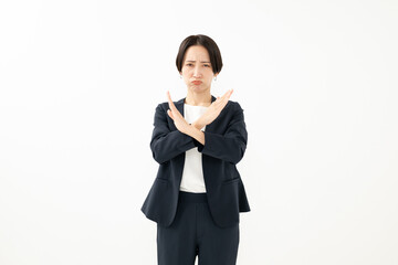 NGポーズをする女性