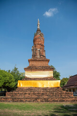 Fototapeta premium THAILAND PHITSANULOK WAT CHEDI THONG