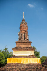 Fototapeta premium THAILAND PHITSANULOK WAT CHEDI THONG