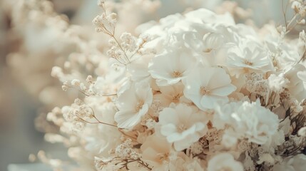 Fototapeta premium Elegant Bouquet of Creamy White Flowers