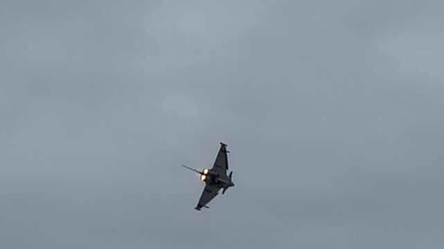 Eurofighter Tycoon flyby close up
