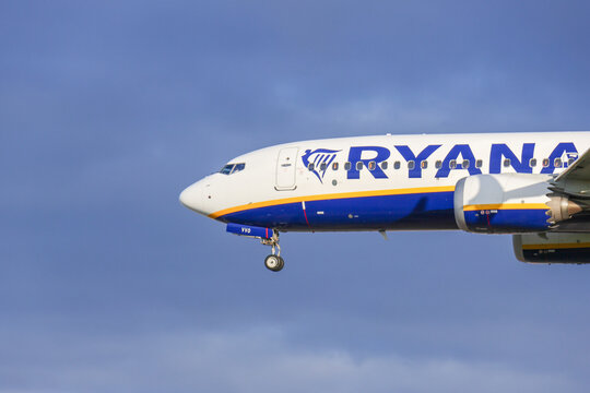 Ryanair boeing 737 8as ei dyc is landing at lisbon airport