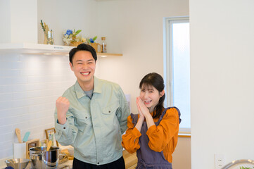 Fototapeta premium ポーズをとる日本人男女