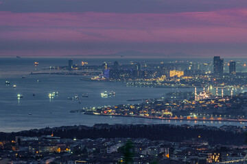 Fototapeta premium View of Istanbul City during Sunset