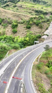 Video a&eacute;reo realizado con drone sobre la nueva v&iacute;a que pertenece a la "Conexi&oacute;n Pac&iacute;fico 1" unidad Funcional 2 en  las zonas rurales de los municipios de Amag&aacute; y Titirib&iacute;, Antioquia, Colombia.