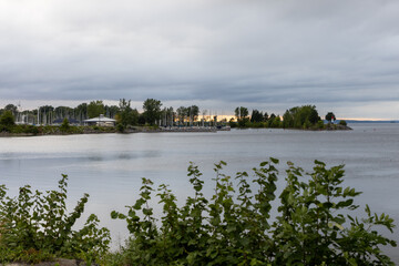 Obraz premium River bank during sunset. Waterfront landscape and skyline in summer