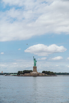Statue of Liberty: Iconic Symbol of Freedom in New York City