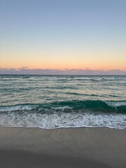 Obraz premium Ocean waves at Sunset
