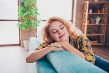Naklejka premium Photo of attractive young blonde woman sit couch sleepy relax dressed yellow plaid outfit cozy day light home interior living room