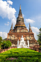 Fototapeta premium Historic Wat Yai Chaimongkhon temple in Ayutthaya, Thailand