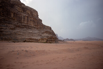 The mountains in the Wadi Rum desert are red, where many films were shot such as the Martian, Transformers, the desert where there is nothing, the drought. ecology , dust and red sand