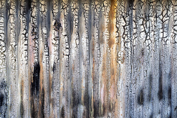 Blaszana ściana z efektem rdzy i zacieków tekstura korozji jako element estetyczny © Kacper