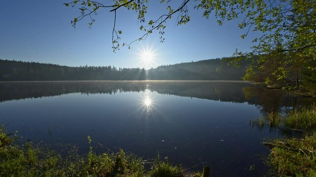 See, Sonnenaufgang, Nebel, Fr&uuml;hling, Windgf&auml;llweiher, Lenzkirch, Schwarzwald, Baden-W&uuml;rttemberg, Deutschland, Europa