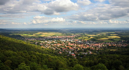 Fototapeta premium Vue village au bord lac