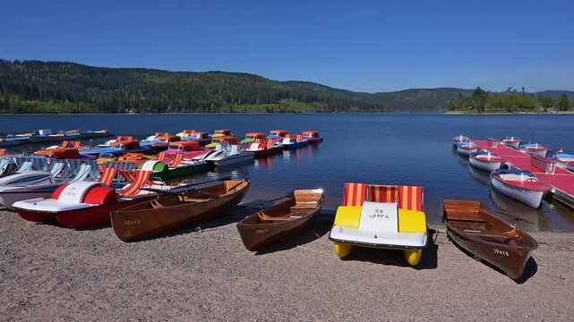 Ruderboot, Tretboot, Bunt, Schluchsee, Schwarzwald, Baden-W&uuml;rttemberg, Deutschland, Europa
