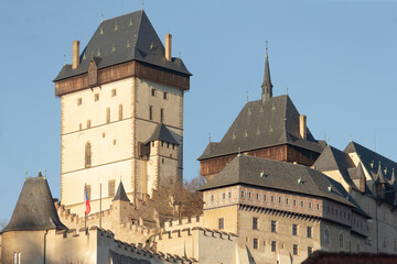 Obraz premium The castle towers and medieval architecture stand out against a captivating scenic background