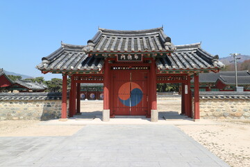 Naklejka premium 首露王陵の布徳門