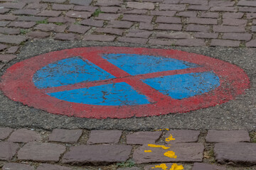 Arr&ecirc;t et stationnement interdit, marquage au sol