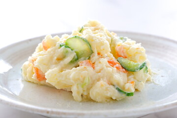 美味しくて栄養たっぷり、定番のお惣菜のポテトサラダ
