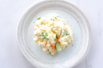 美味しくて栄養たっぷり、定番のお惣菜のポテトサラダ
