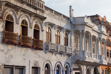 Fototapeta premium Weathered colonial buildings with ornate balconies in Cartagena, Colombia. Historic charm and architectural elegance of Bolívar Department