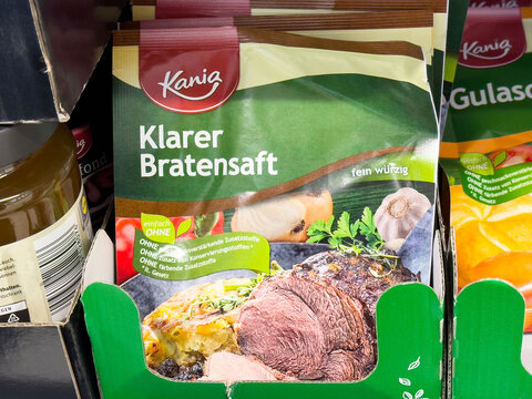 Kania klare bratensauce mix displayed on shelf