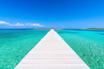 Fototapeta premium A scenic view of the Seven Mile Bridge in the Florida Keys, with clear blue waters stretching on both sides