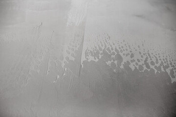 Applying a white leveling layer to the wall - filling the surface for leveling - finishing for painting or wallpaper