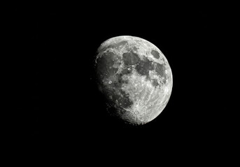 Fototapeta premium A striking image of the moon, illuminated against the vast darkness of the night.