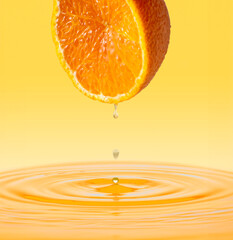 みかんの果汁の落ちるシーン