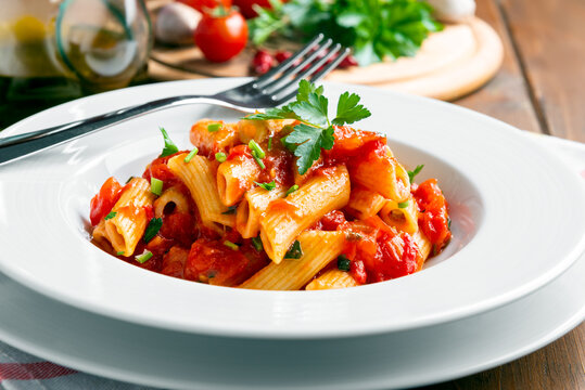 Penne all'arrabbiata, un classico della cucina italiana, dieta mediterranea 