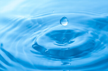 美しい水滴のアクション