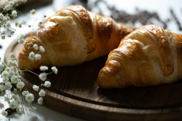 beautiful photos of croissants with flowers