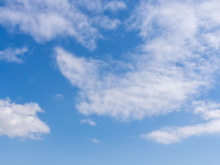 春の穏やかな青空とフワフワな雲07