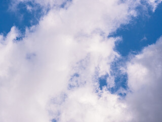 春の空の印象的な雲アップ16